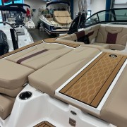 2024 Mastercraft XT20 - Midnite Black/Sangria Flake